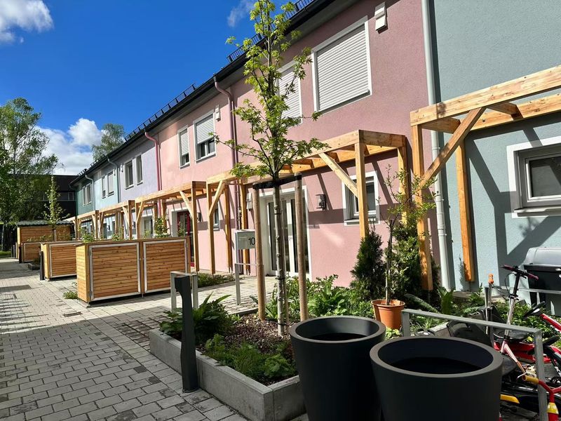 Großzügiges 5-Zimmer-Reihenmittelhaus mit Garten und Tiefgarage